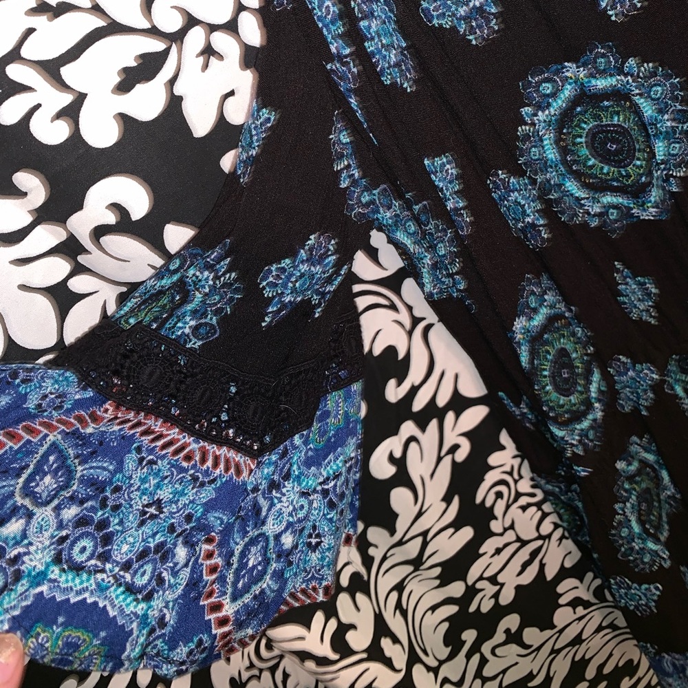 Unique patterned romper - Picture 3 of 7